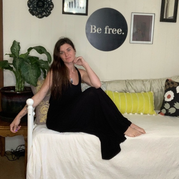 💛 Black Lush Razor Back Maxi Dress - Picture 5 of 9